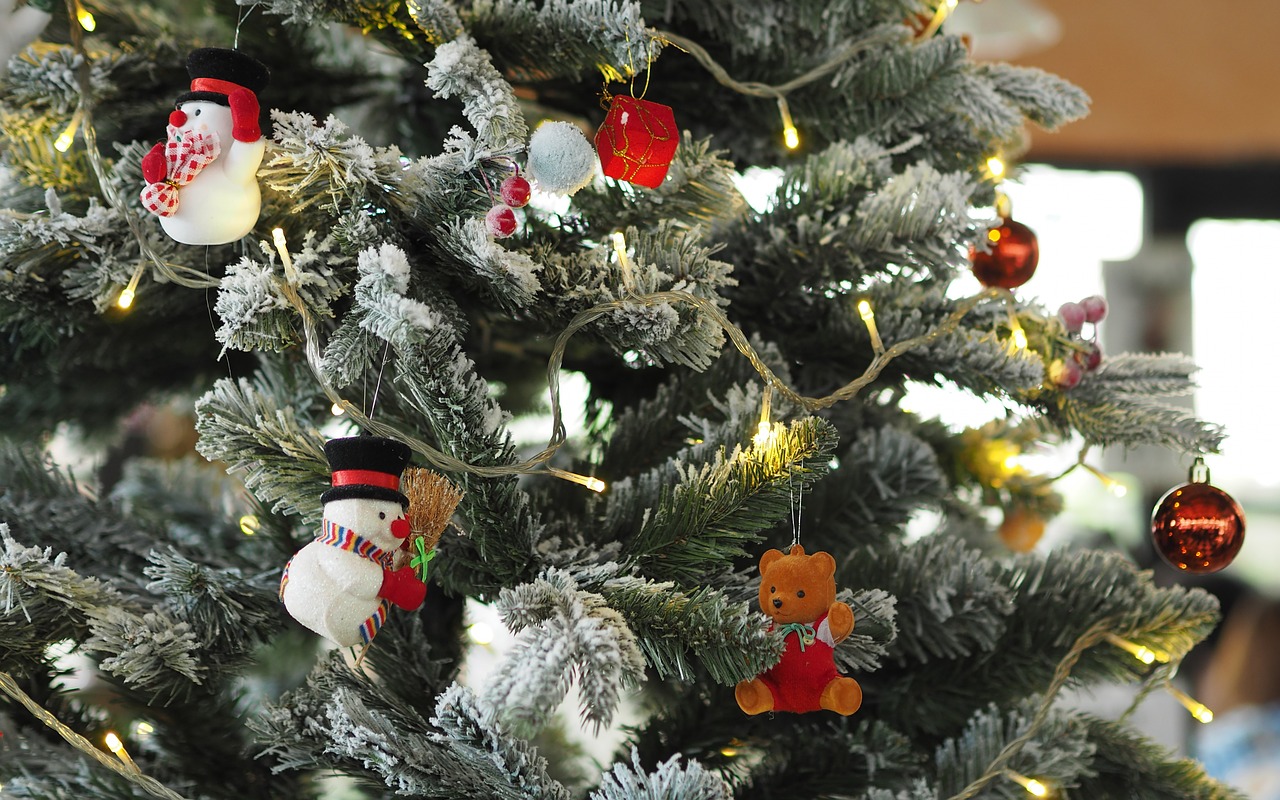 the-christmas-tree-1081317_1280